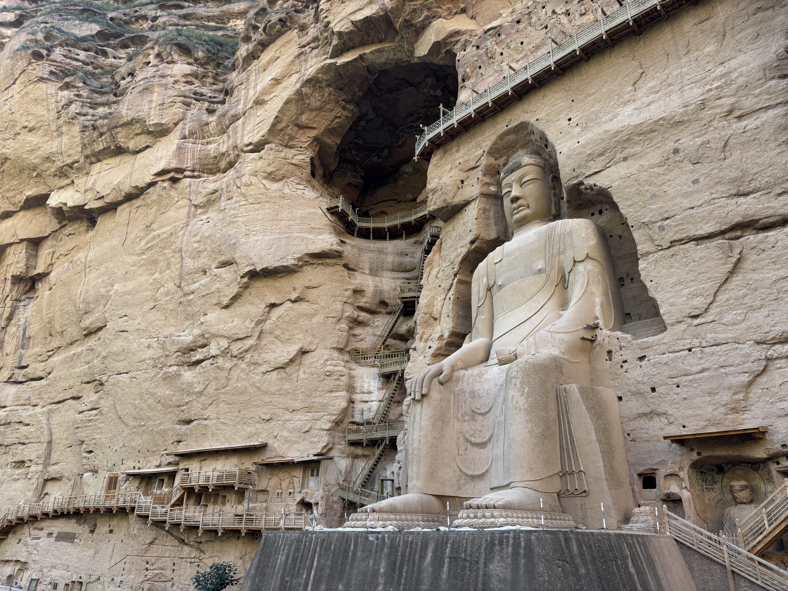 A scenic view of bingling temple grottoes complex