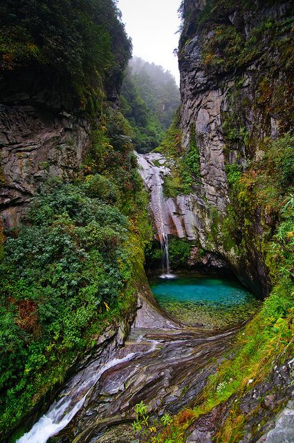 A scenic view of cangshan mountain