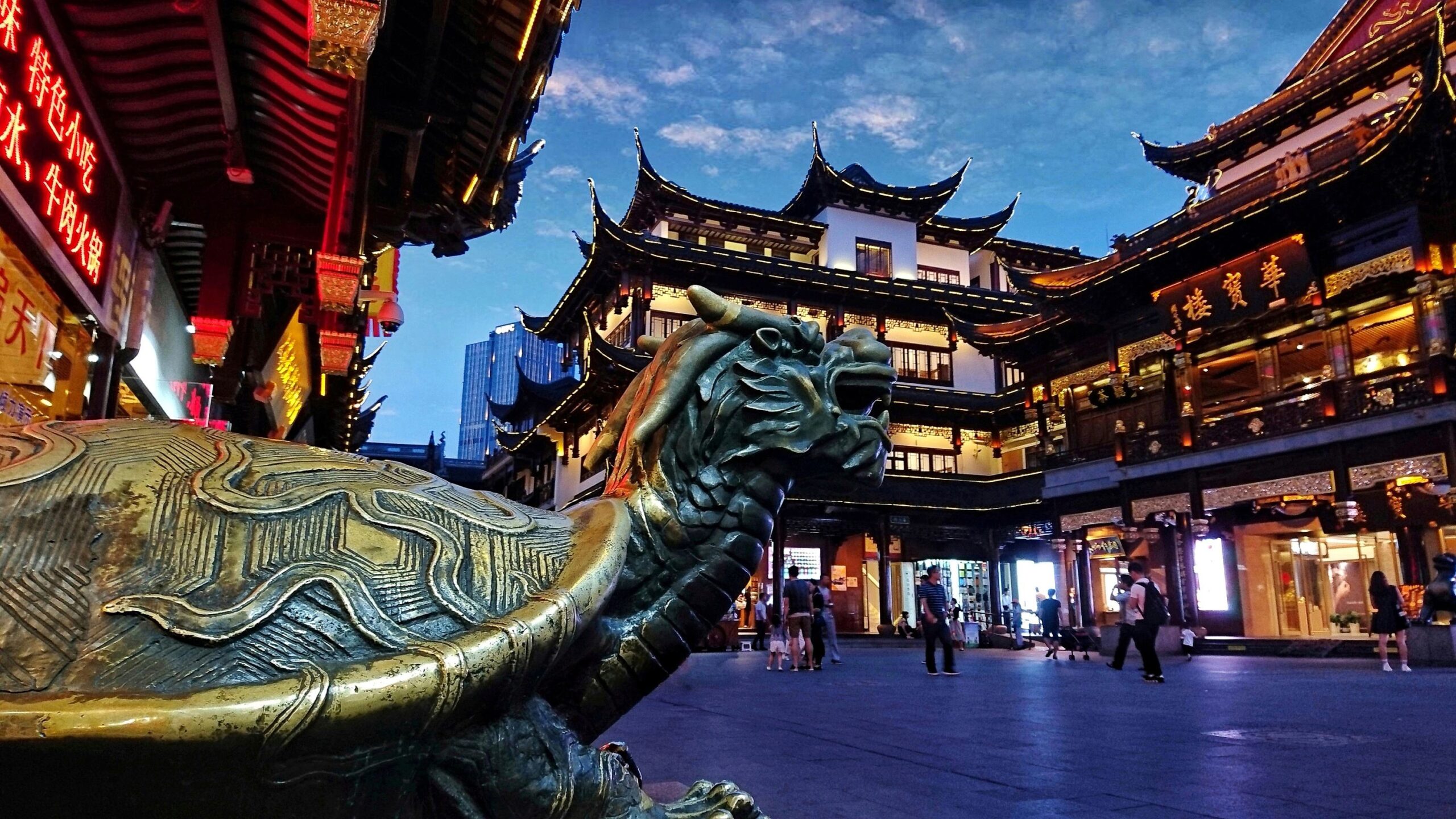 A scenic view of city_god_temple_of_shanghai