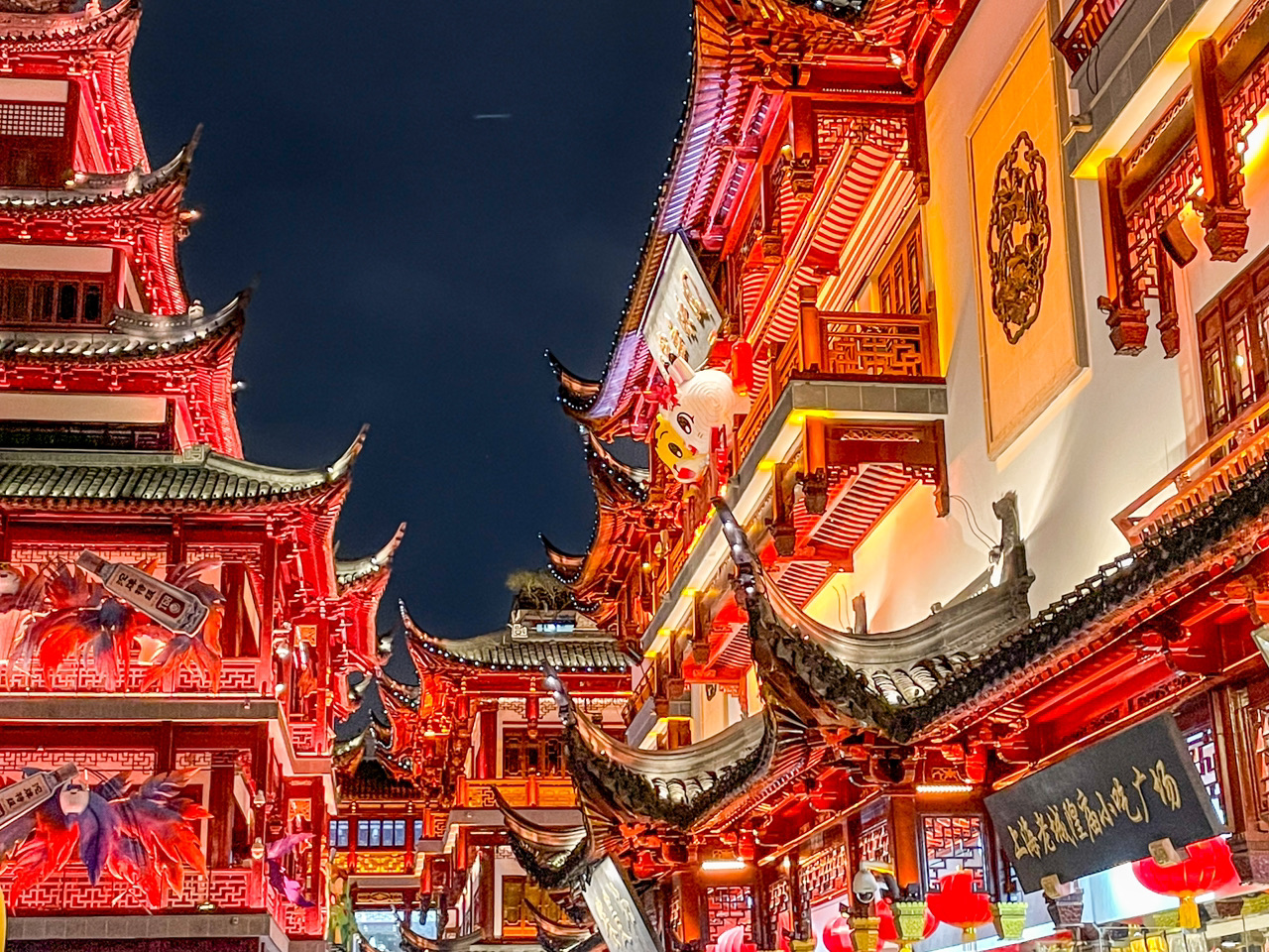 A scenic view of city_god_temple_of_shanghai