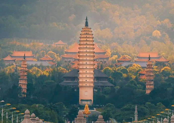 A scenic view of dali three pagodas
