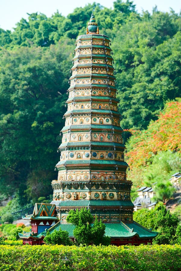 A scenic view of Feihong Pagoda
