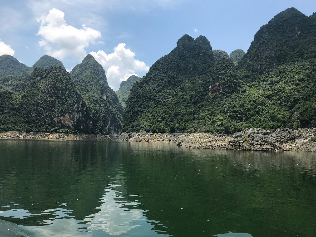A scenic view of fengcheng river scenic area