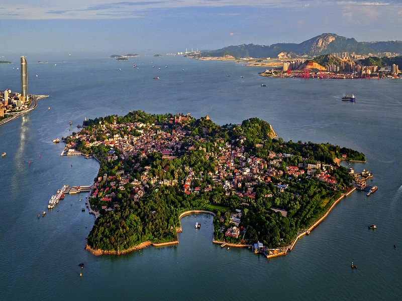 Discover the Enchanting Charm of Gulangyu Island: A Traveler’s Guide