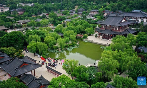 A scenic view of huaqing palace