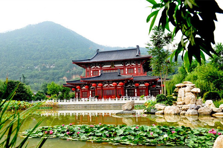 A scenic view of huaqing palace