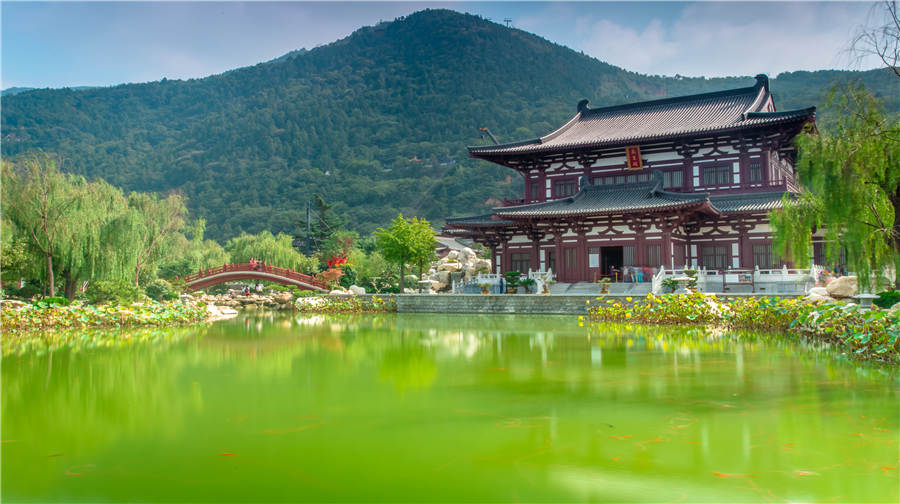 A scenic view of huaqing_palace_cultural_tourism_scenic_area