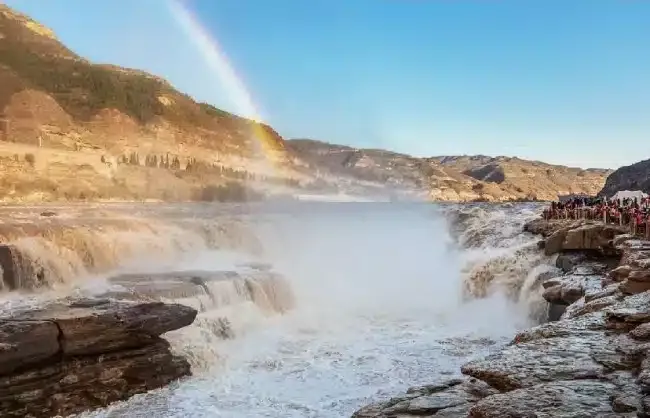 A scenic view of hukou_waterfall_of_the_yellow_river_tourism_area
