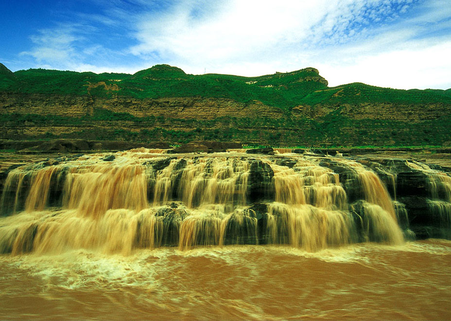 A scenic view of hukou_waterfall_of_the_yellow_river_tourism_area