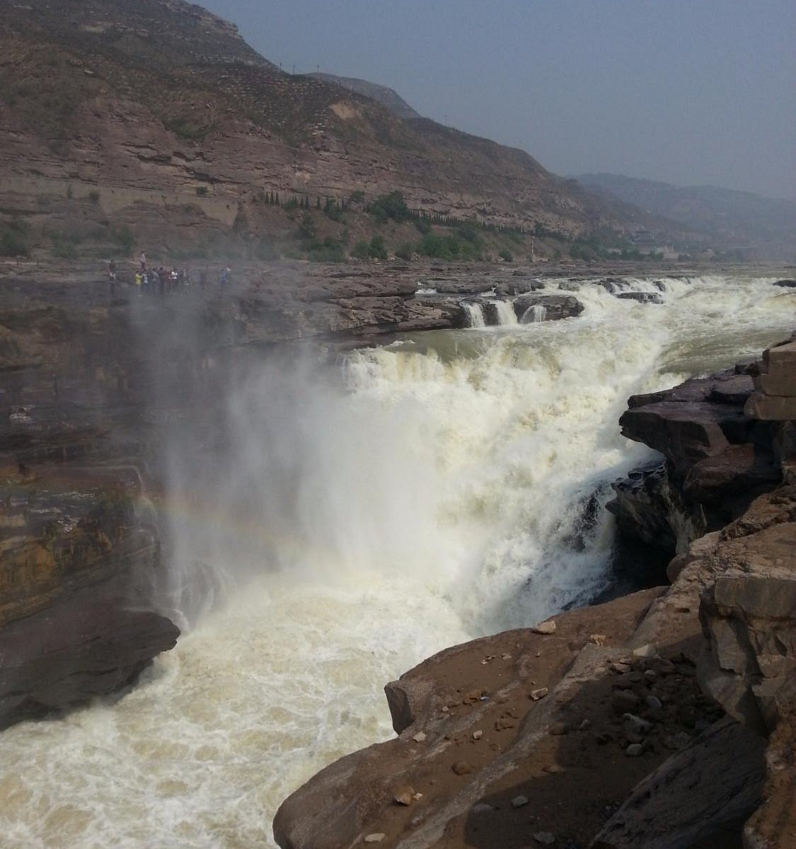 A scenic view of hukou_waterfall_of_the_yellow_river_tourism_area