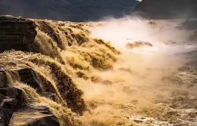 A scenic view of hukou_waterfall_of_the_yellow_river_tourism_area