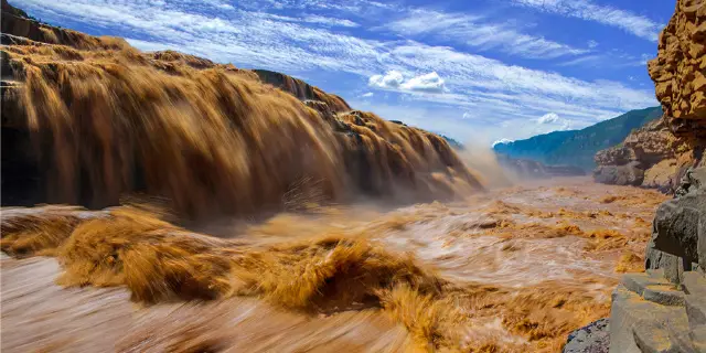 A scenic view of hukou_waterfall_of_the_yellow_river_tourism_area