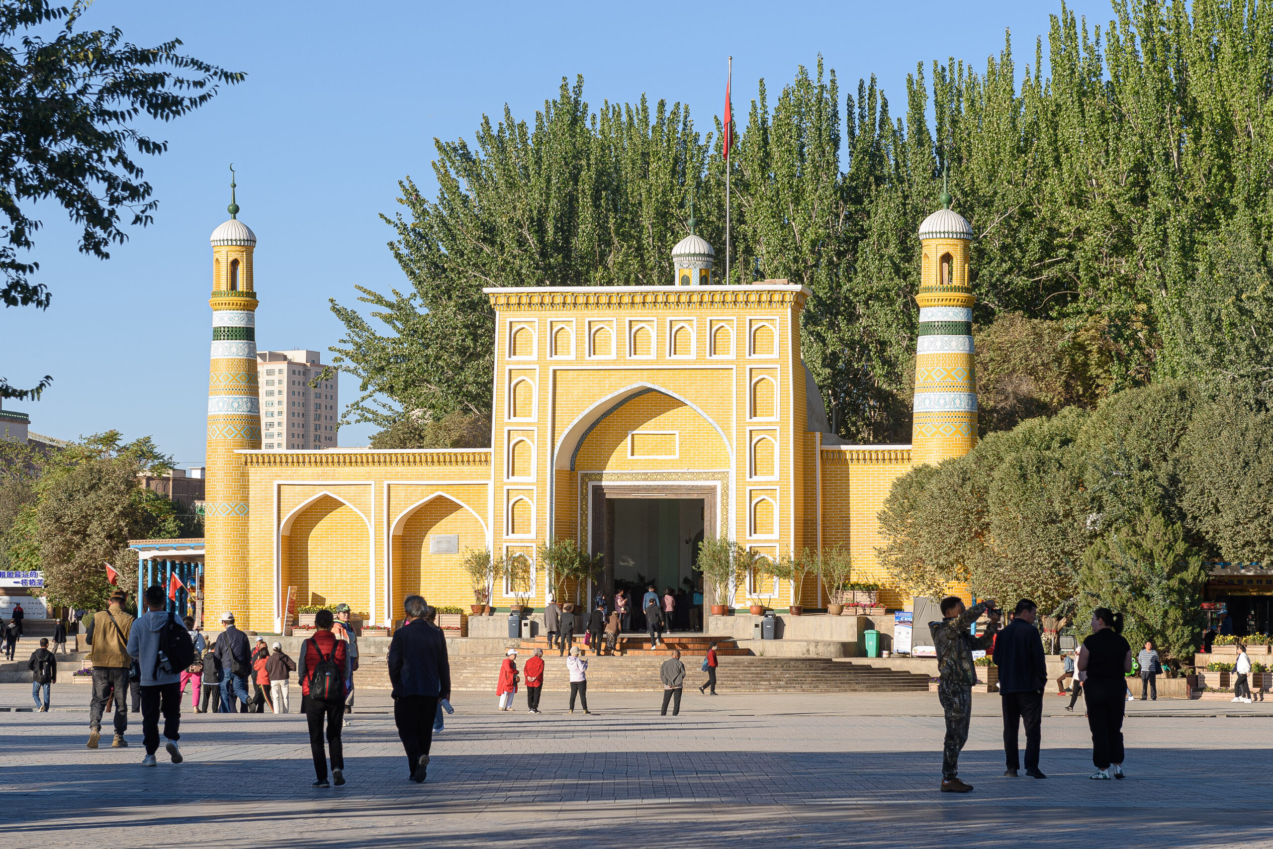 A scenic view of id kah mosque