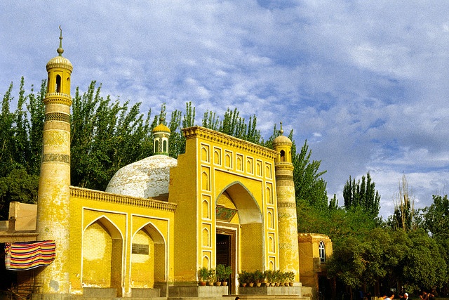 A scenic view of id kah mosque