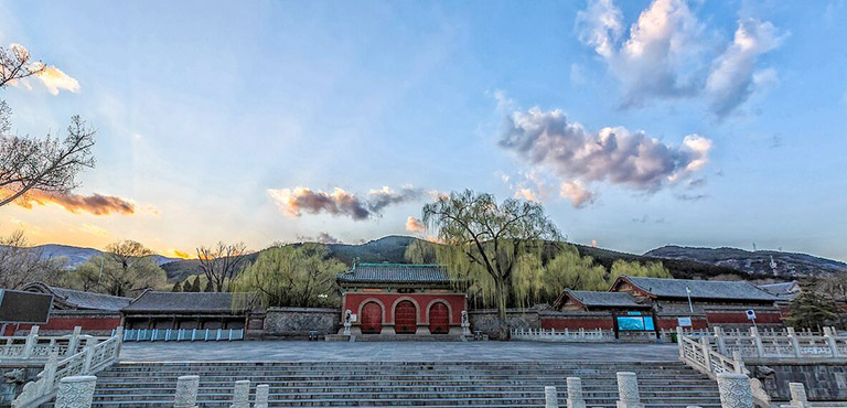 A scenic view of Jin Ci Temple