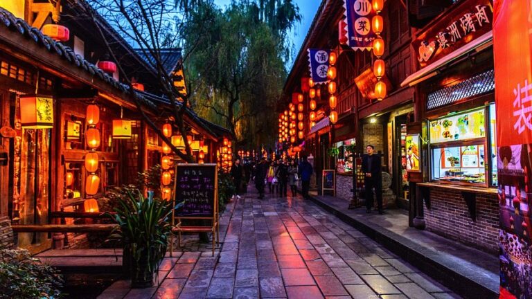 The Best Time to Visit Jinli Ancient Street: Seasonal Highlights and Events