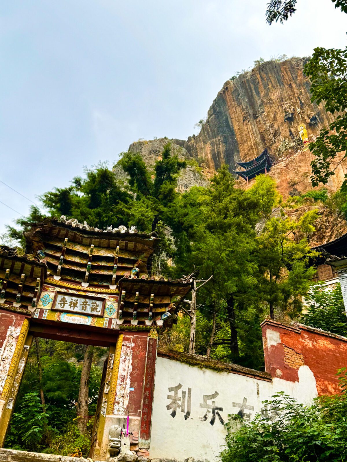 A scenic view of jizu mountain buddhist site
