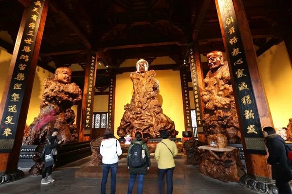 A scenic view of Kaihua Temple