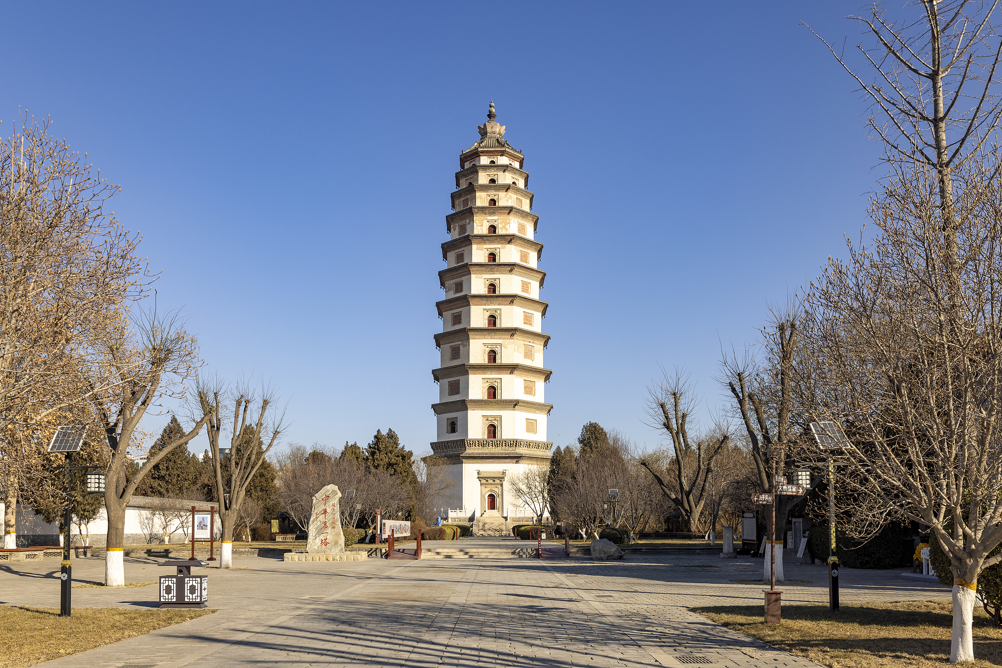 A scenic view of Kaiyuan Temple Pagoda Dingzhou