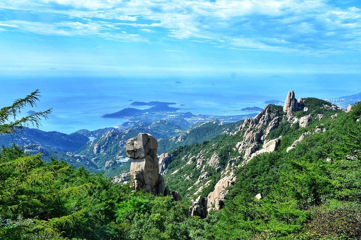A scenic view of Laoshan Mountain