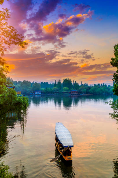 A scenic view of leifeng pagoda