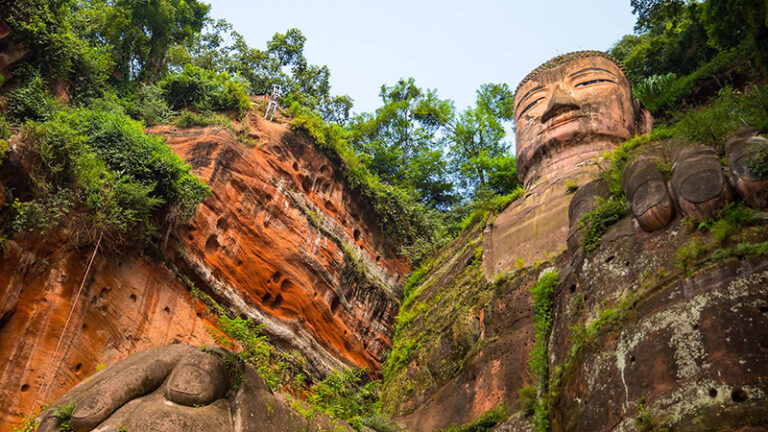 Experience Tranquility at Leshan: Home of the Magnificent Giant Buddha