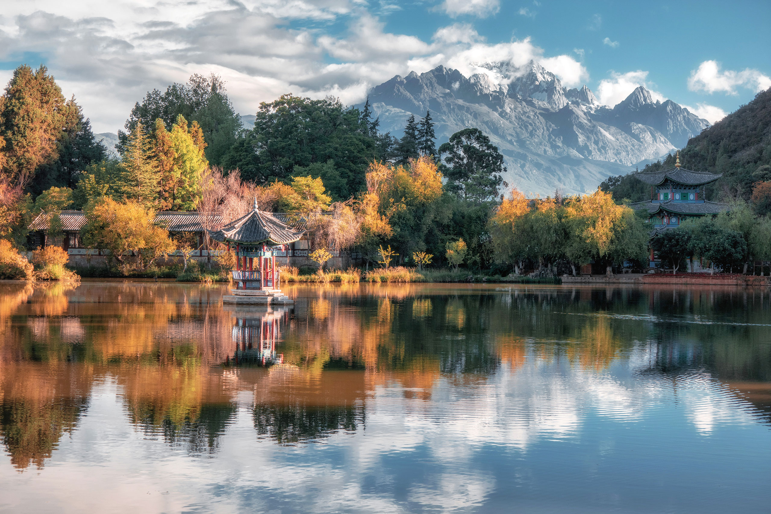 A scenic view of lijiang ancient town