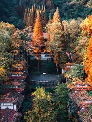A scenic view of Lingyan Temple