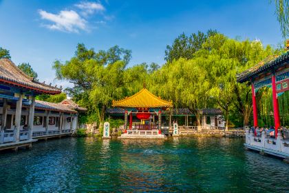 A scenic view of Lingyan Temple