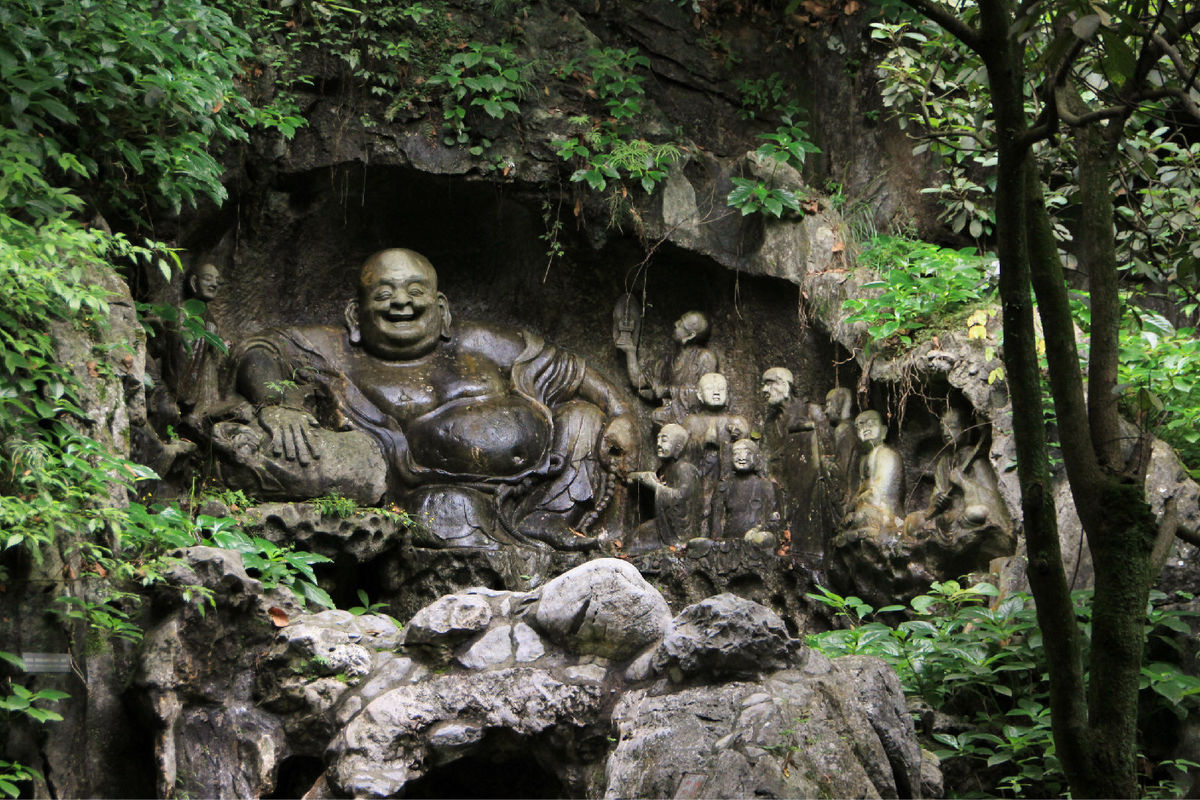A scenic view of lingyin temple and feilai feng