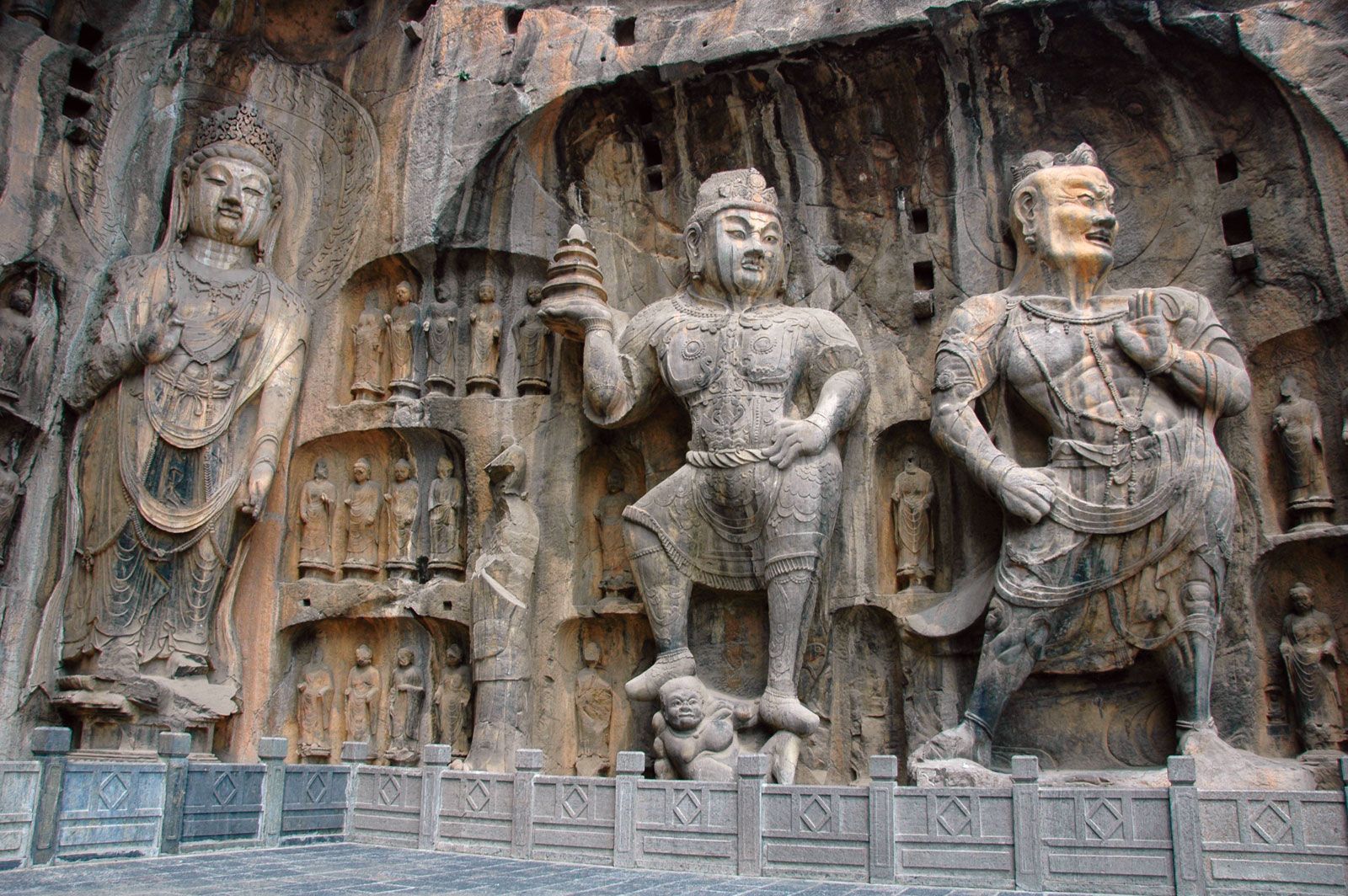 A scenic view of Longmen Grottoes