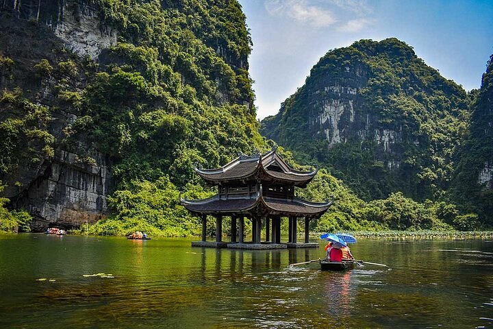 A scenic view of Lu Ancient City