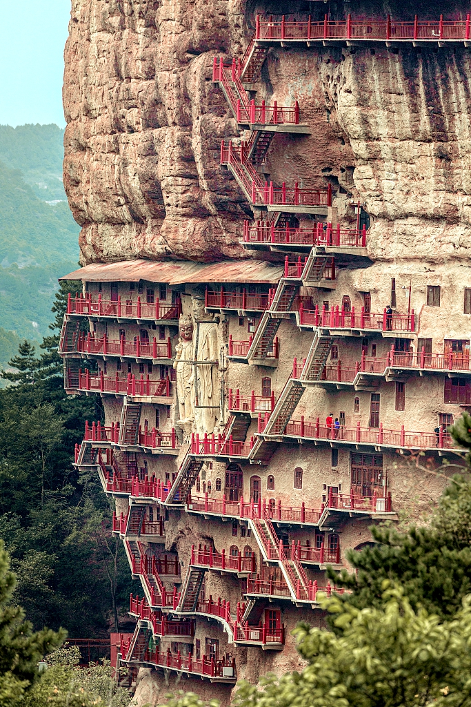 A scenic view of maijishan grottoes complex