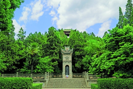 A scenic view of mausoleum_of_emperor_wu_of_han_maoling