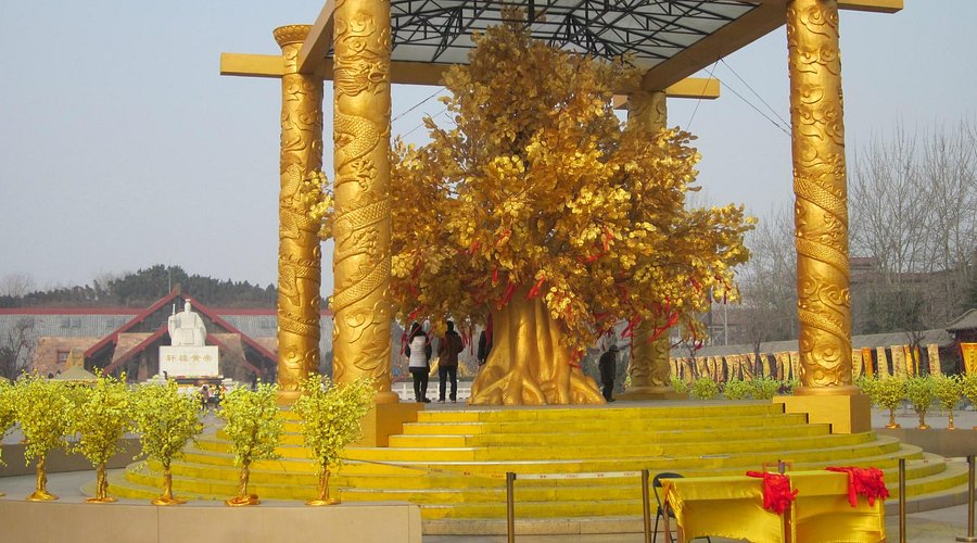 A scenic view of mausoleum_of_the_yellow_emperor