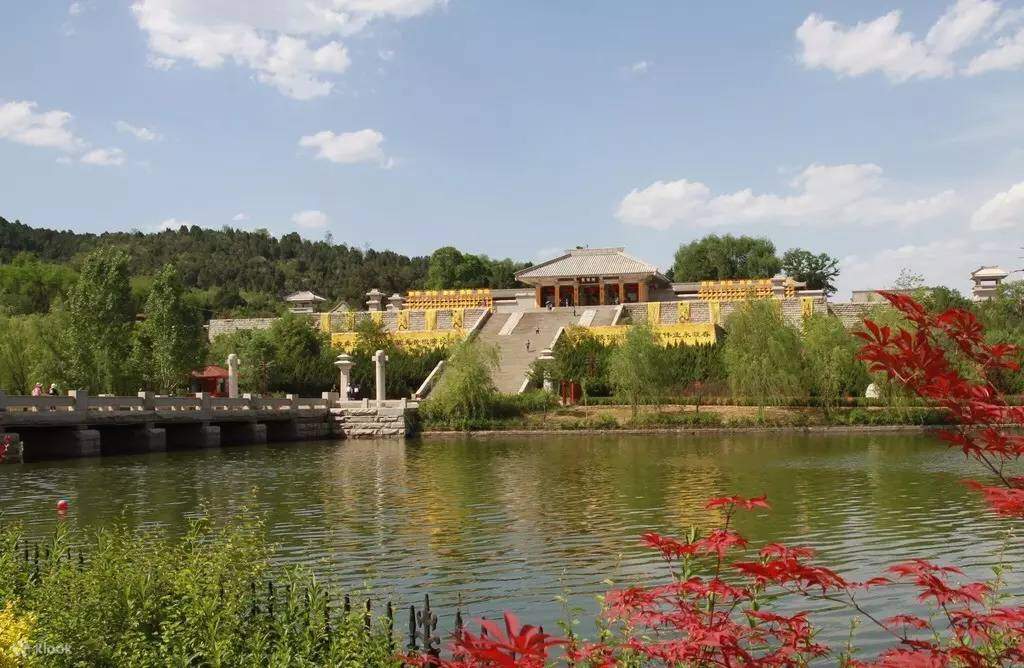 A scenic view of mausoleum_of_the_yellow_emperor_scenic_area
