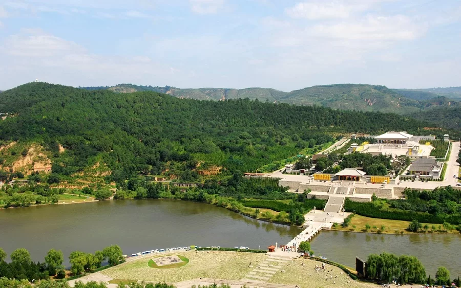 Mausoleum of the Yellow Emperor: A Historic Gem in China’s Scenic Landscape