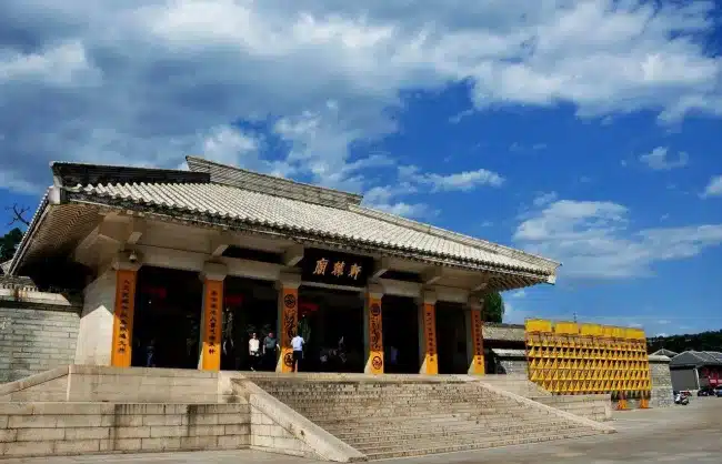 A scenic view of mausoleum_of_the_yellow_emperor_scenic_area
