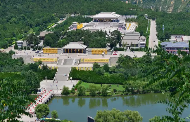 A scenic view of mausoleum_of_the_yellow_emperor_scenic_area