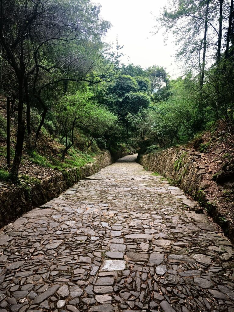 Meiguan and the Ancient Post Road: A Scenic Route Steeped in History