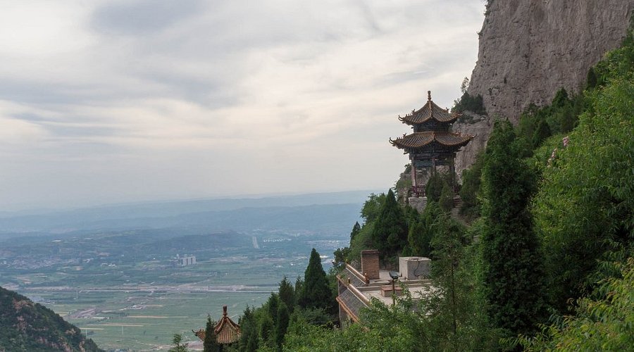 A scenic view of Mian Shan