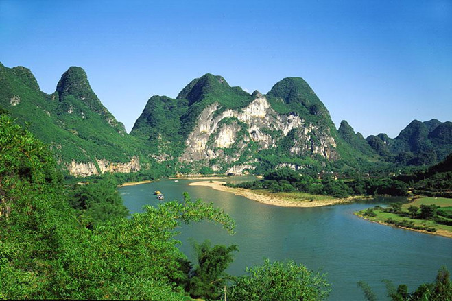 A scenic view of Mulan Tianchi