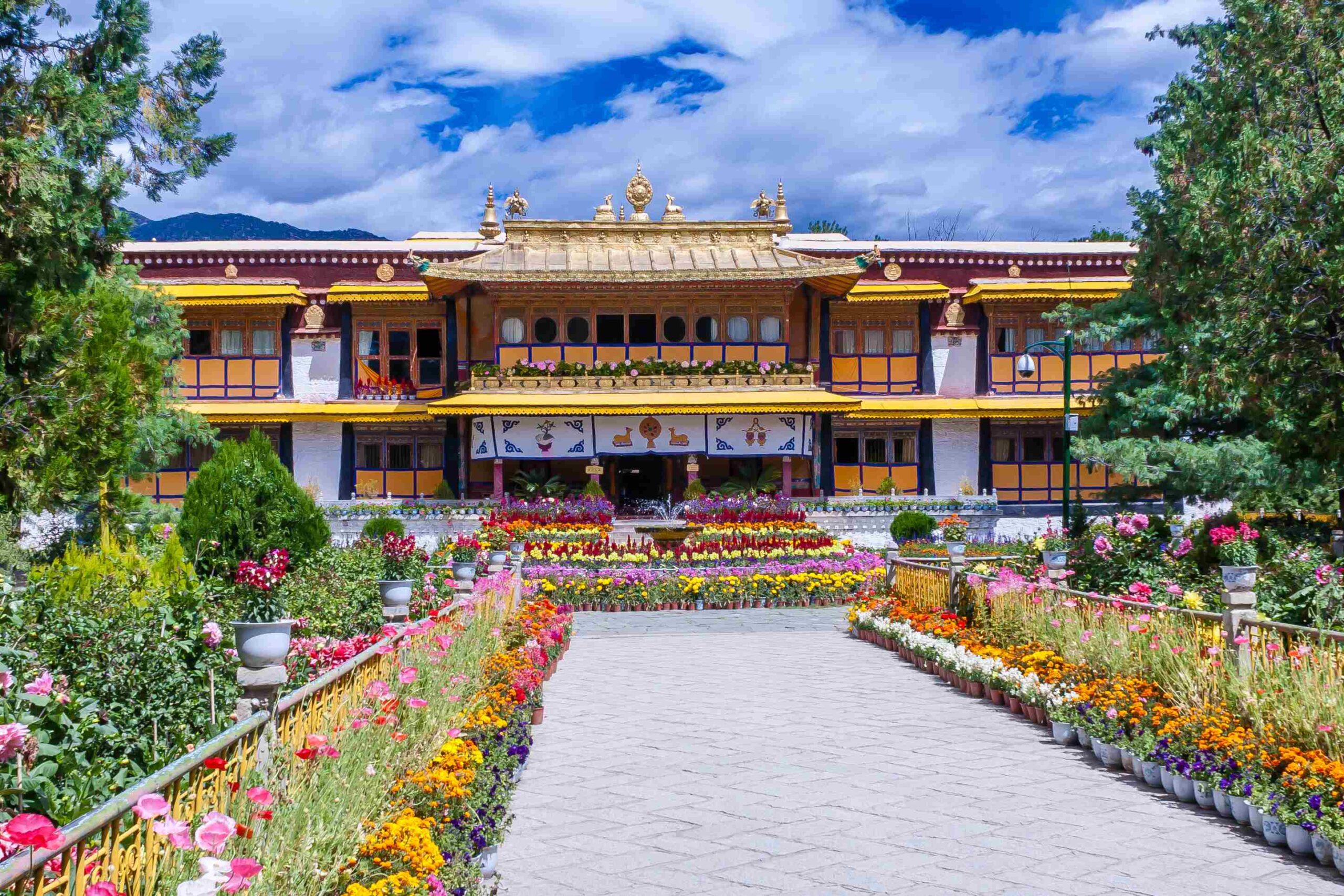 A scenic view of norbulingka summer palace