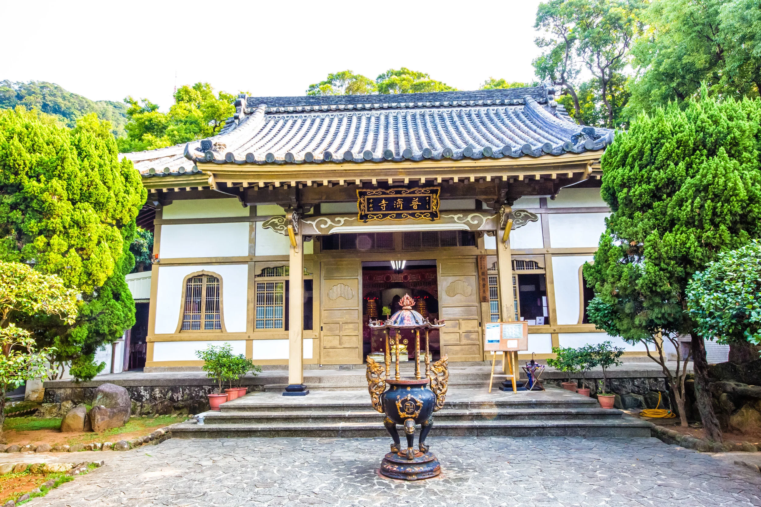 A scenic view of Pujiu Temple