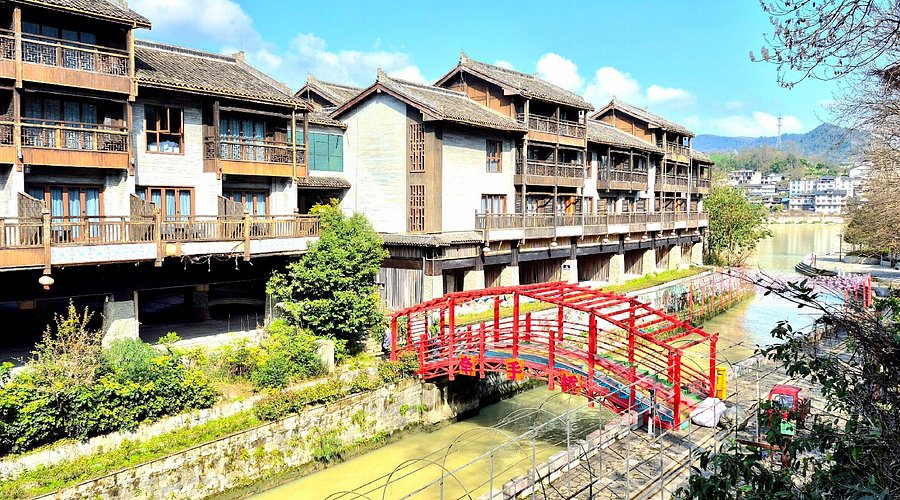 A scenic view of qianjiang_zhuoshui_ancient_town