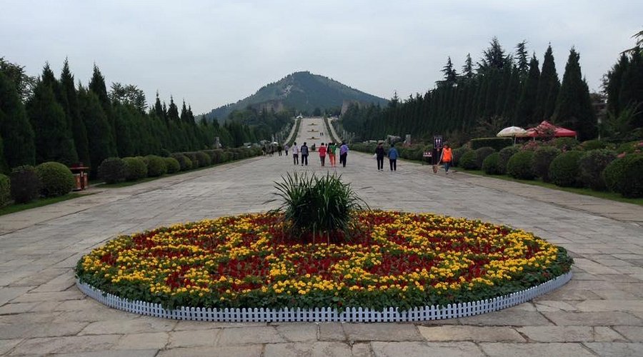 A scenic view of qianling_mausoleum_scenic_area