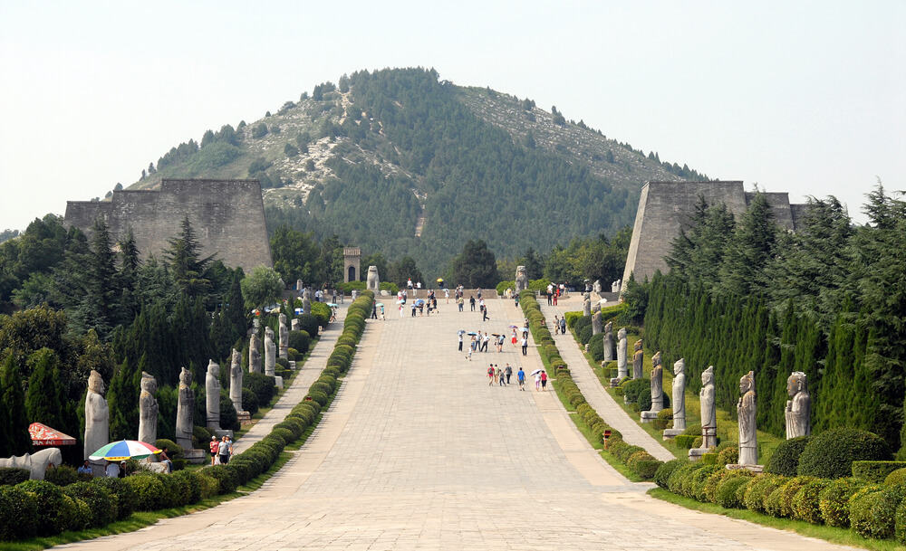 A Traveler’s Guide to Qianling Mausoleum: Discovering Ancient Chinese Culture