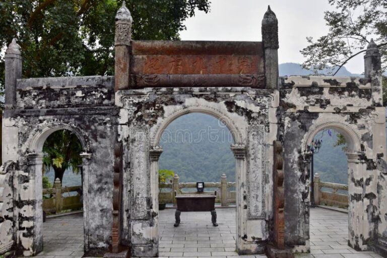 Unveiling Qingyuan Feilai Temple: Your Ultimate Guide to a Spiritual Retreat