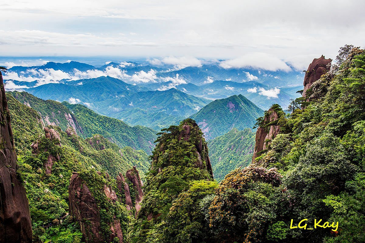 A scenic view of Sanqing Mountain