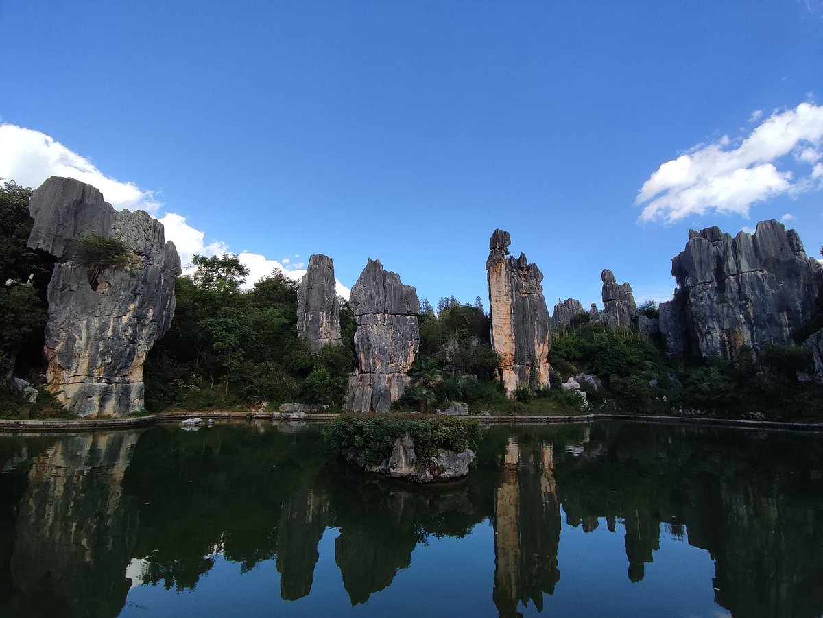A scenic view of sanqu stone forest